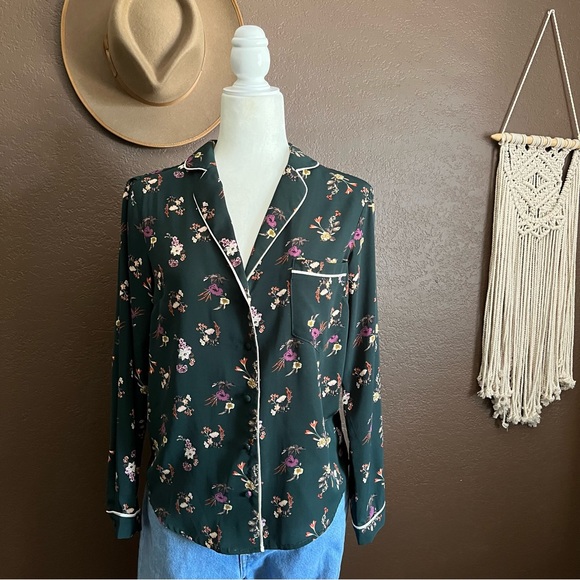 Heartloom Tops - Heartloom Revolve Ariella Green Floral Top Size S